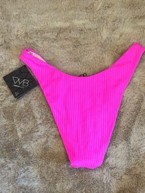 💖 VYB Ribbed Hot Pink High Cut Bikini Bottoms – Size Medium NWT